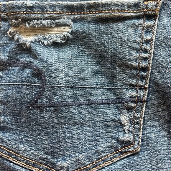 EUC American Eagle Distressed Denim Mini Skirt Size 10 🔥🔥 (D2) - Picture 12 of 14